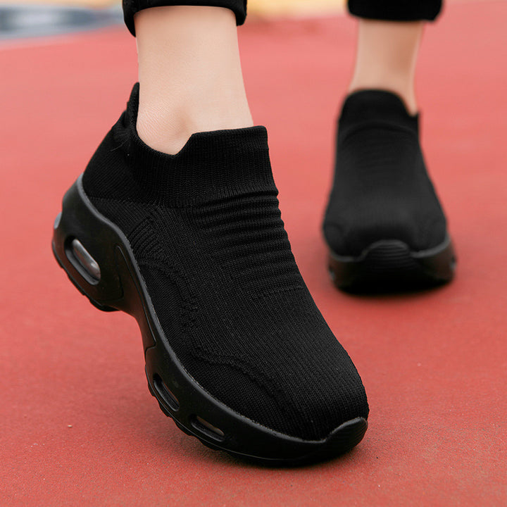 Unisex nan Slip-On comfort sneaker with elastic mesh collar, shock-absorbing hollow chamber sole and slip-resistant outsole Mune Fashion