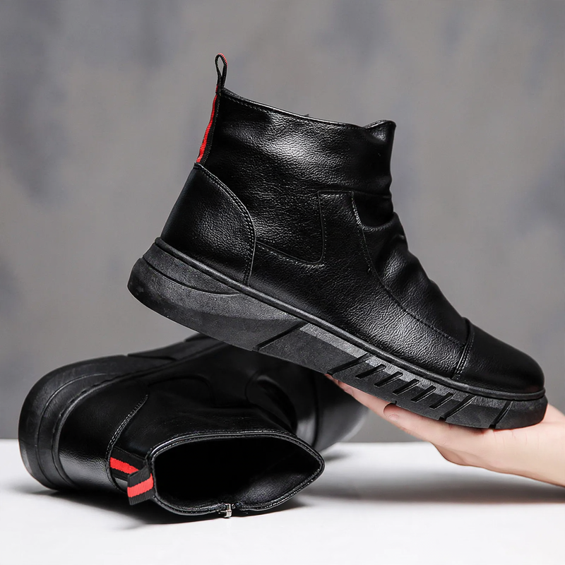 Fashionable men's boots, lined, in British style