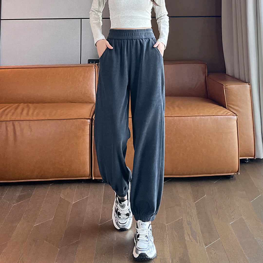 Women's leisure pants made of chenille, lined