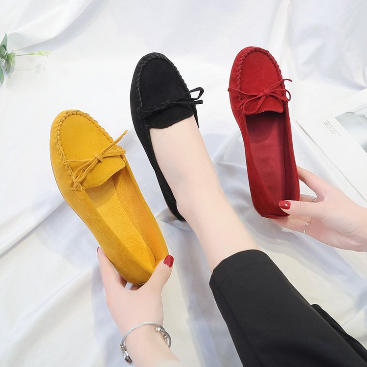 Women's feminine velvet slip-on loafers with hand-stitched vamp, decorative bow and cushioned memory insole Mune Fashion