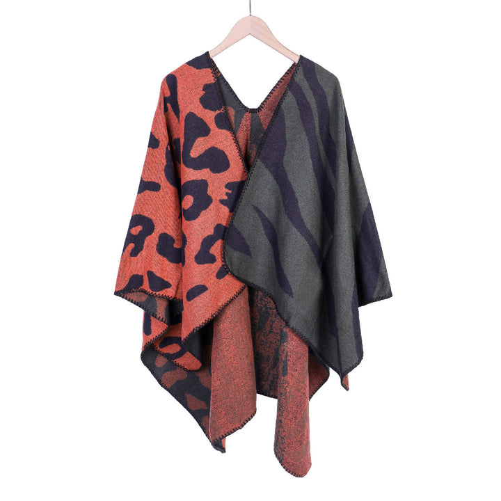 Women's Oversized Poncho in Revers Style with Animal Jacquard made of Wool Blend Mune Fashion