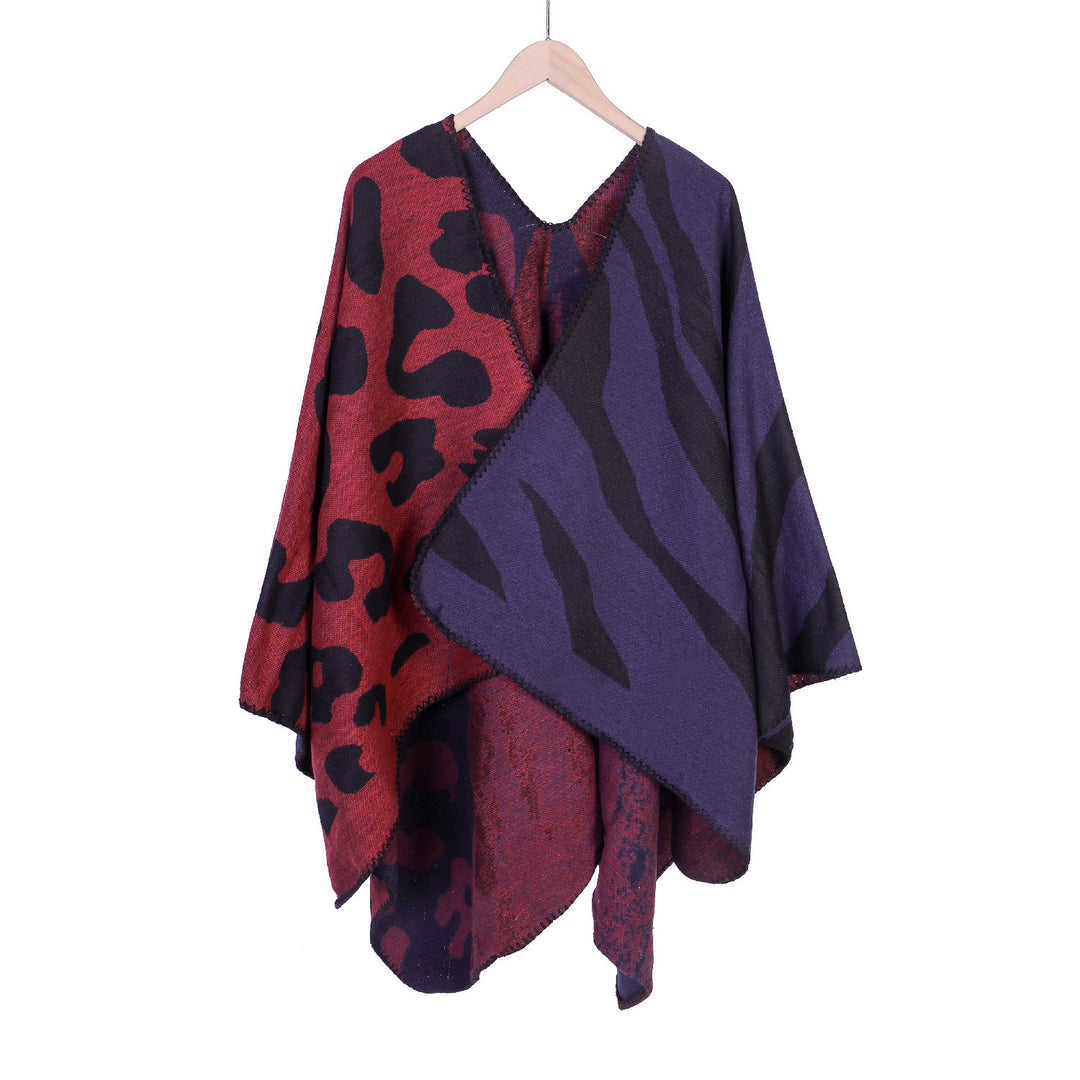 Women's Oversized Poncho in Revers Style with Animal Jacquard made of Wool Blend Mune Fashion