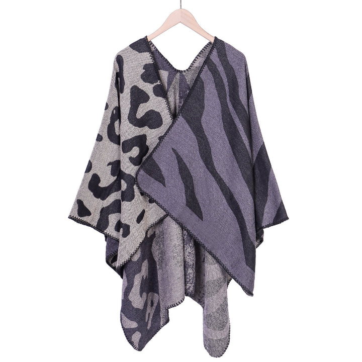 Women's Oversized Poncho in Revers Style with Animal Jacquard made of Wool Blend Mune Fashion