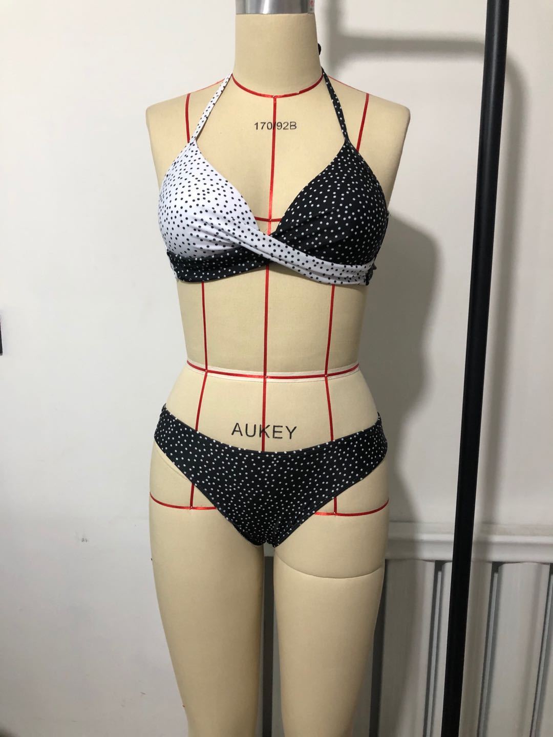 Women's bikini set with trendy cut details and supportive top Mune Fashion