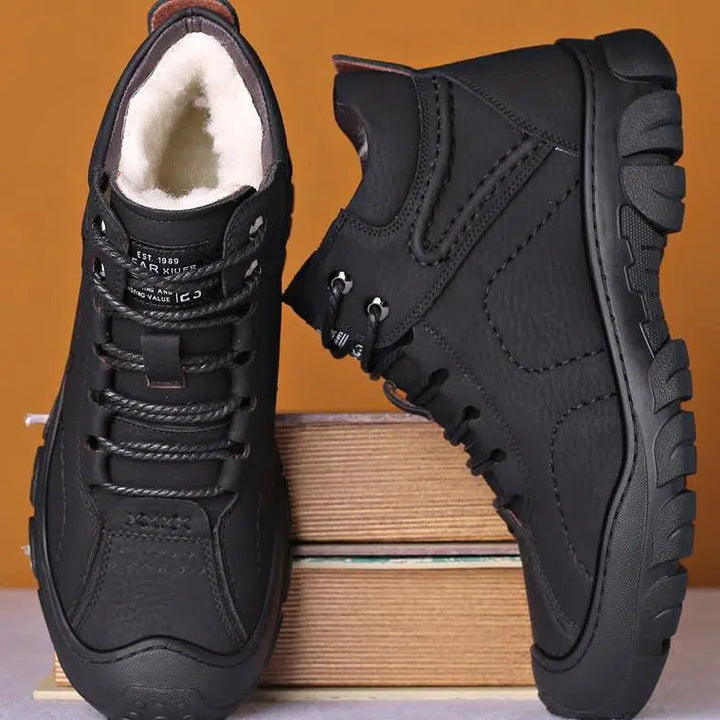 Padded men's winter boots for outdoor and leisure
