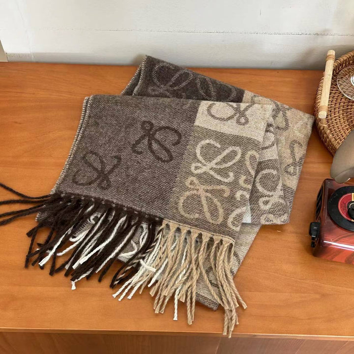 Scarf with checkerboard pattern and fringes