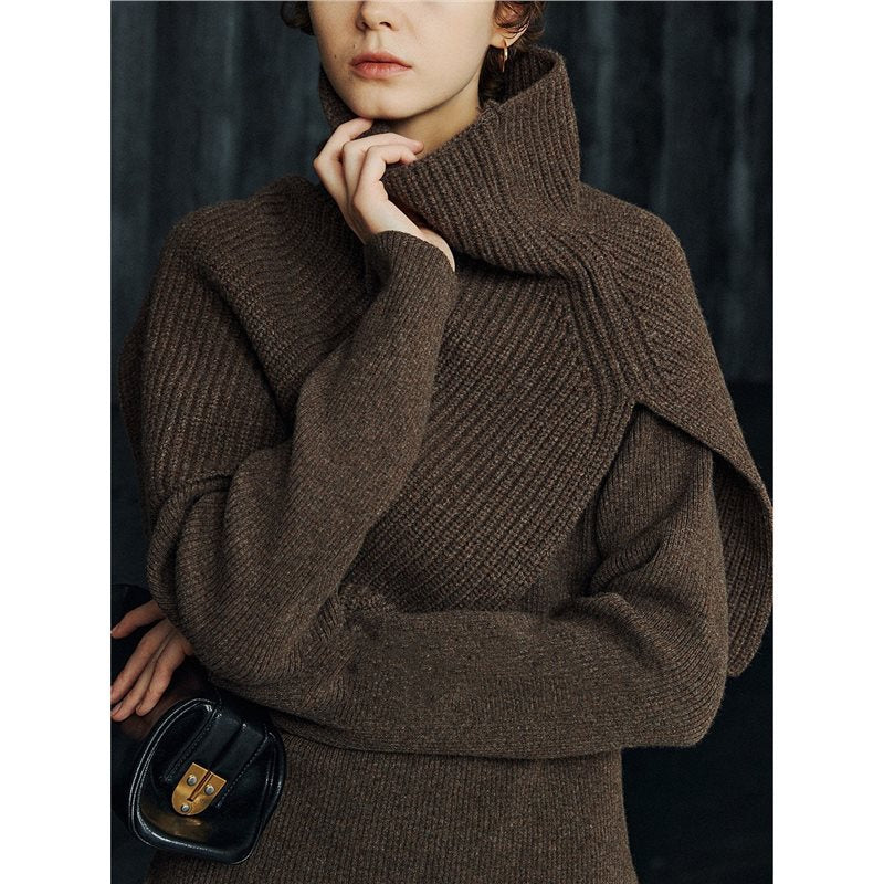 Knitted shoulder warmer made of merino wool with slit