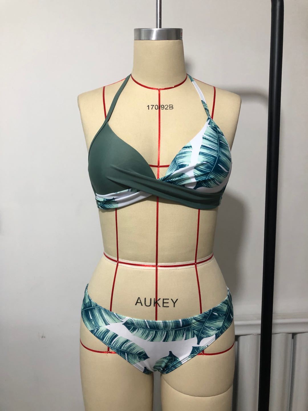Women's bikini set with trendy cut details and supportive top Mune Fashion