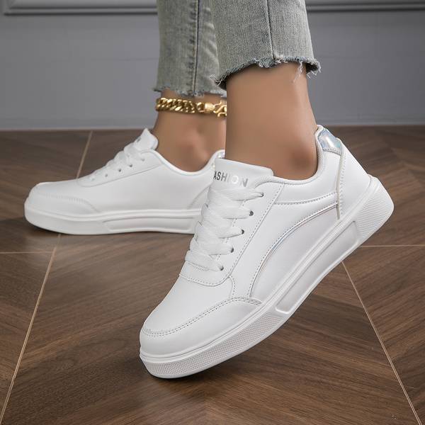 Mune Fashion | Sneakers White Sneakers with Gold/Silver Details