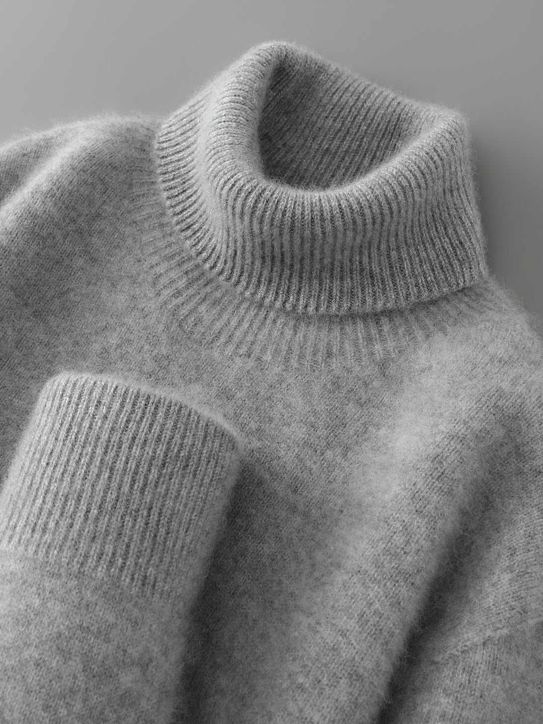 Men's sweater made of 100% wool with stand-up collar