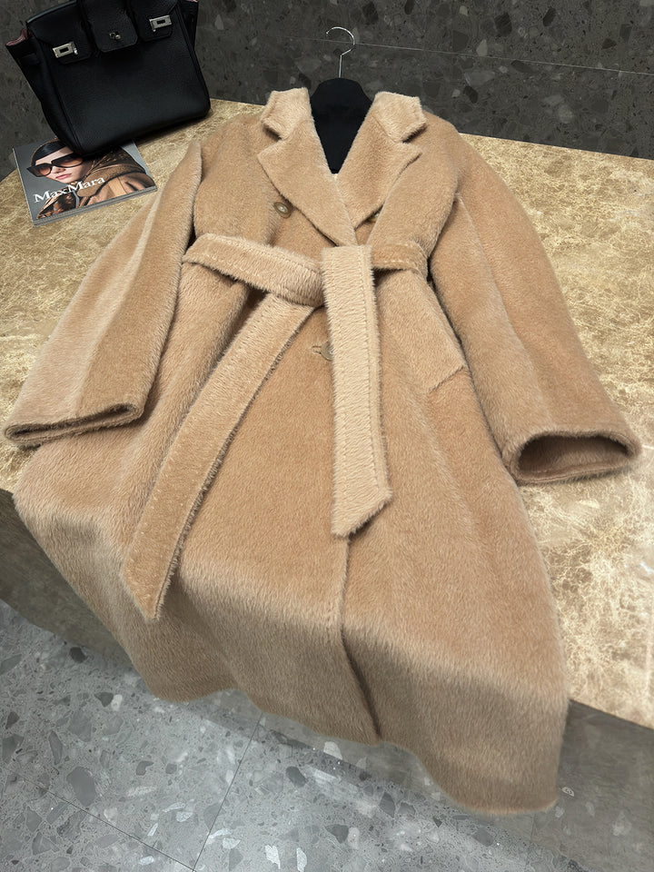 Long women's coat made of alpaca wool, handcrafted