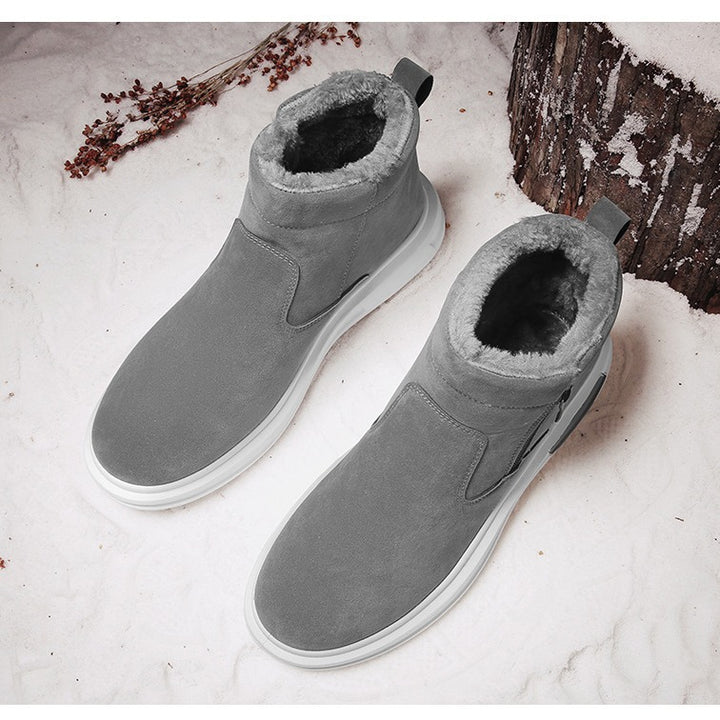 Padded men's snow boots to slip on