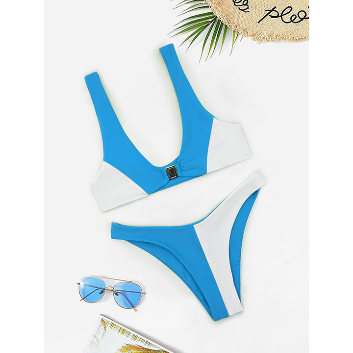 Women's bikini with fashionable V-neckline and removable padding Mune Fashion