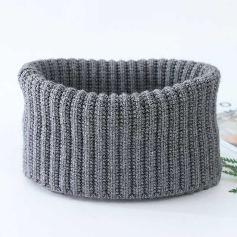 Knitted neck warmer made of wool