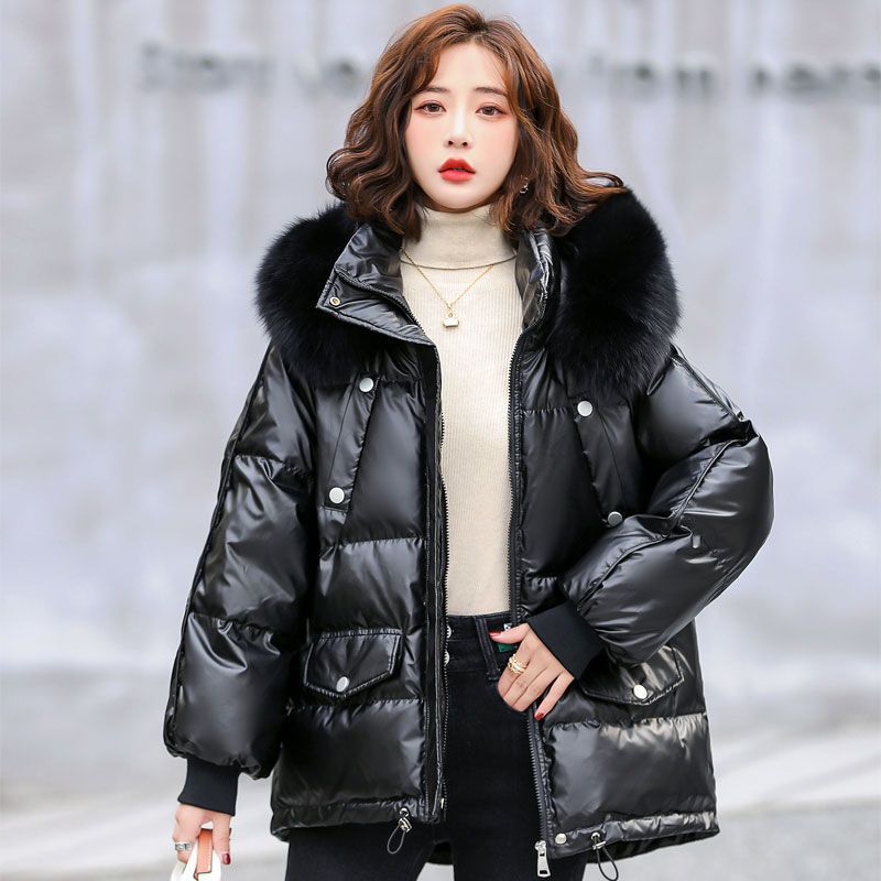 Short women's quilted jacket with faux fur collar