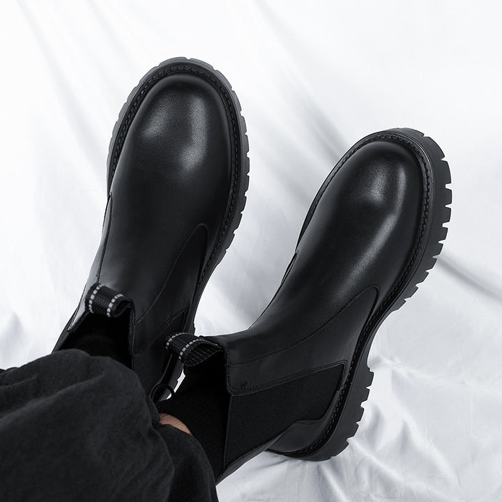 Robust Chelsea boots with platform sole