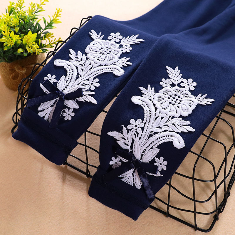 Women Leggings with elegant floral embroidery design Mune Fashion