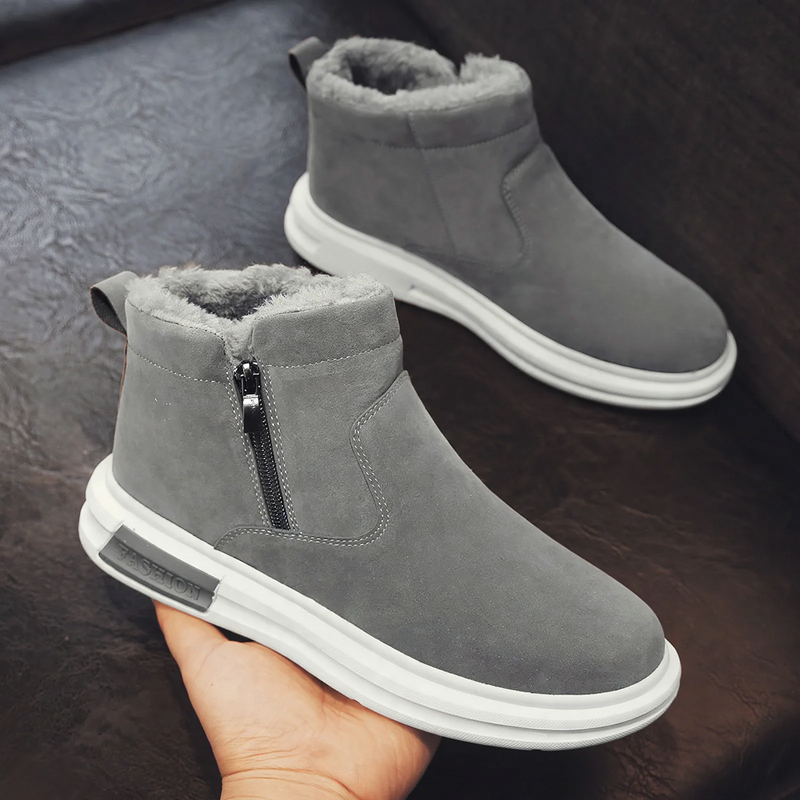 Padded men's snow boots to slip on