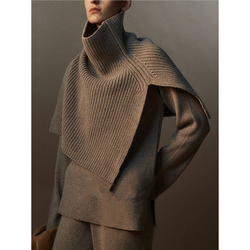 Knitted shoulder warmer made of merino wool with slit