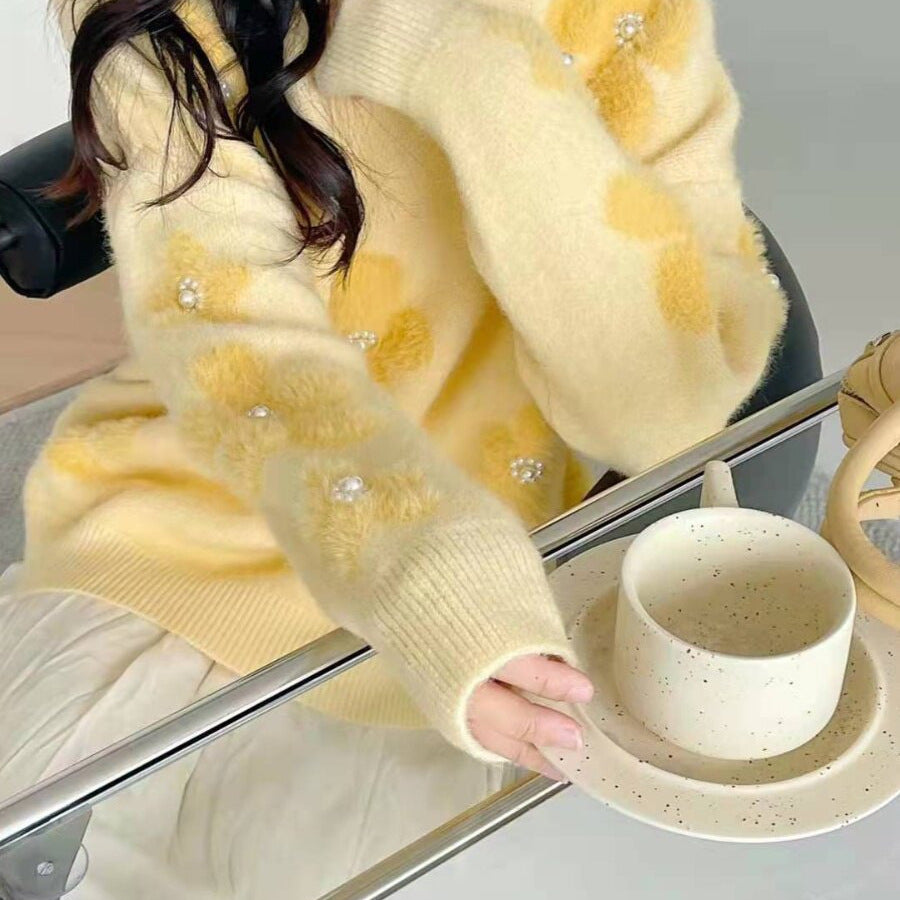 Women's knitted pullover with floral pattern and pearl trim