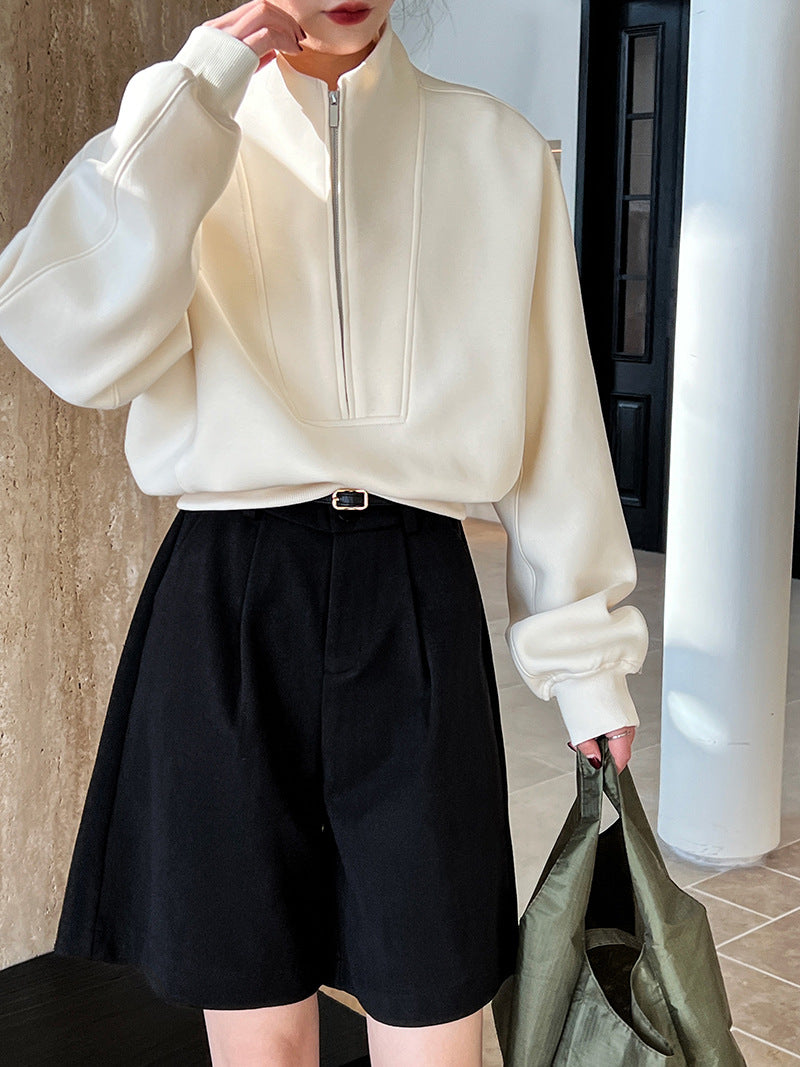 Sporty top with zipper