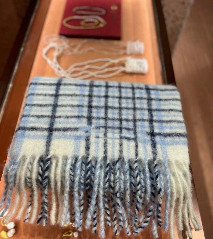 Alpaca wool scarf with check pattern and fringes