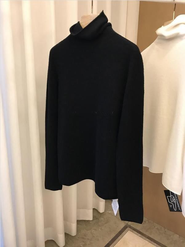 Women’s wool pullover with stand-up collar
