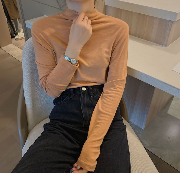 Cotton long-sleeve shirt, round neckline, basic style