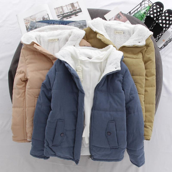 Women’s quilted hooded short jacket with teddy lining, concealed zipper, and patch flap pockets Mune Fashion