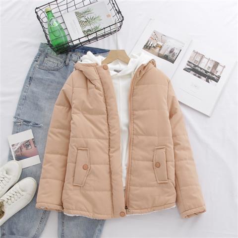 Women’s quilted hooded short jacket with teddy lining, concealed zipper, and patch flap pockets Mune Fashion