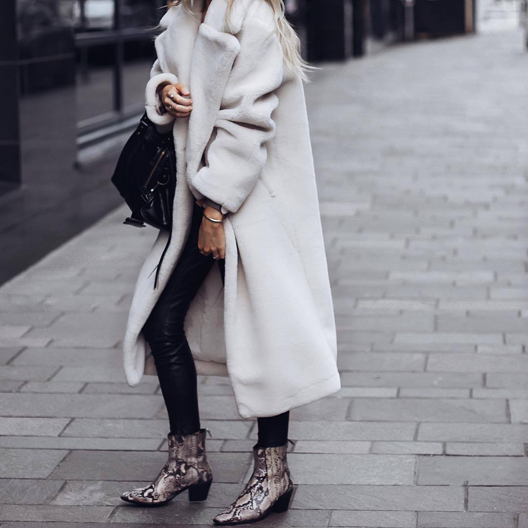 Ladies longer teddy coat with large lapel collar, double button placket and practical side pockets Mune Fashion