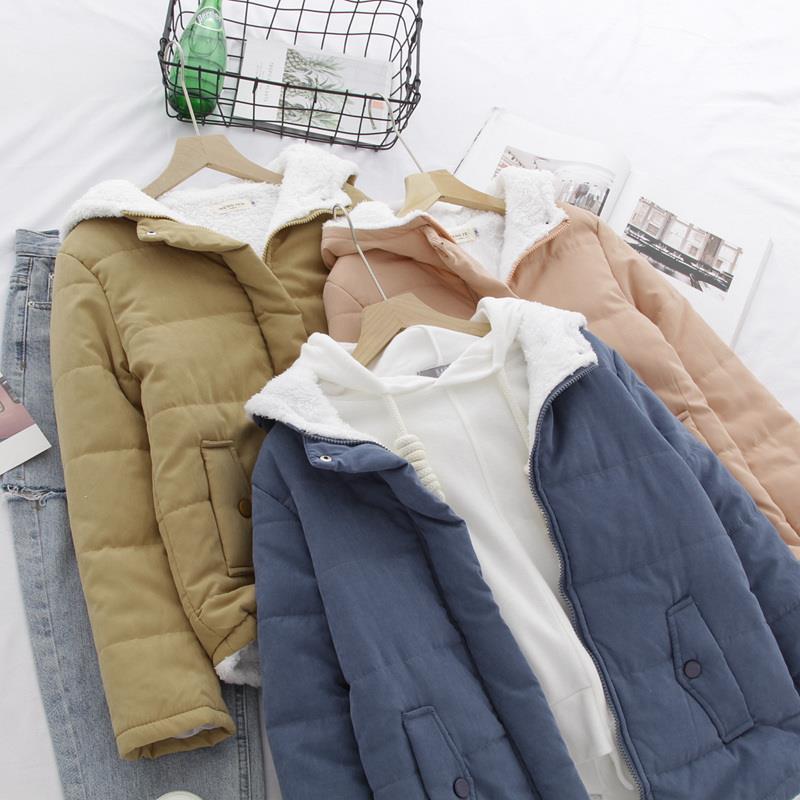 Women’s quilted hooded short jacket with teddy lining, concealed zipper, and patch flap pockets Mune Fashion
