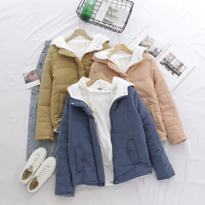 Women’s quilted hooded short jacket with teddy lining, concealed zipper, and patch flap pockets Mune Fashion