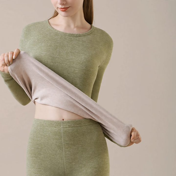 Ladies long sleeve shirt, lined, with round neckline