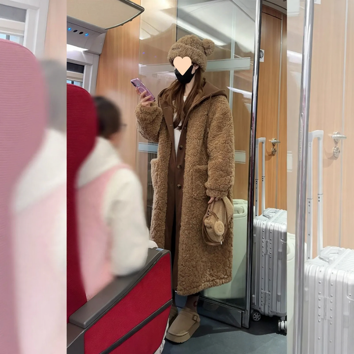 Long women's coat with lambskin look