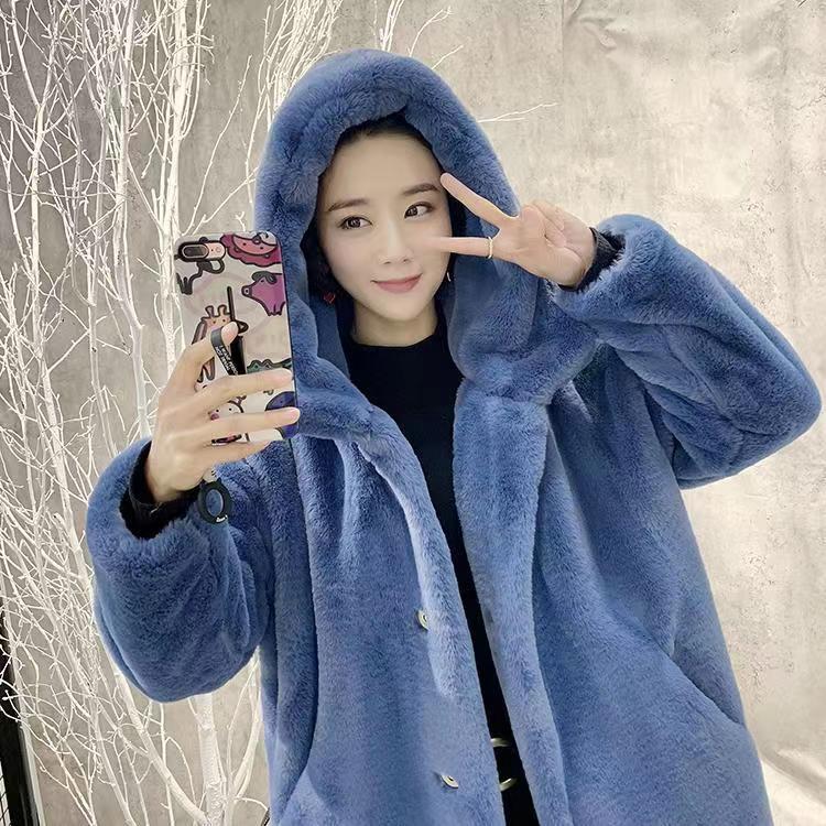 Long women's coat in faux fur with hood
