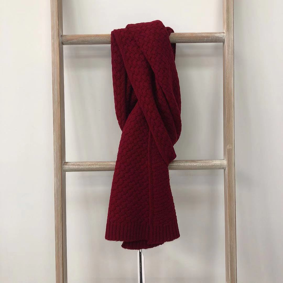 Knitted scarf made of pure merino wool, 185 cm