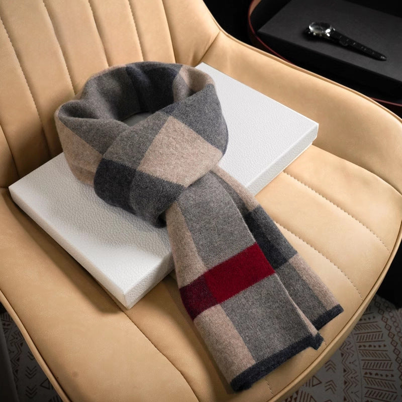 Classic men’s scarf with wool content, checked