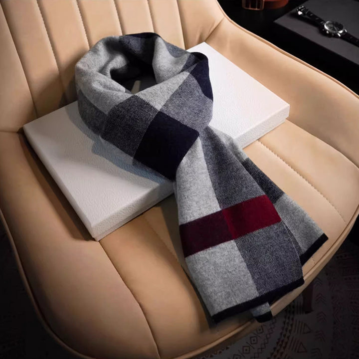 Classic men’s scarf with wool content, checked