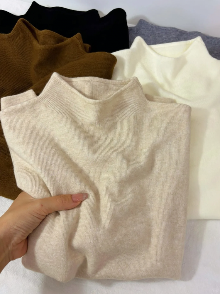 Ladies knitted pullover with stand-up collar, lined