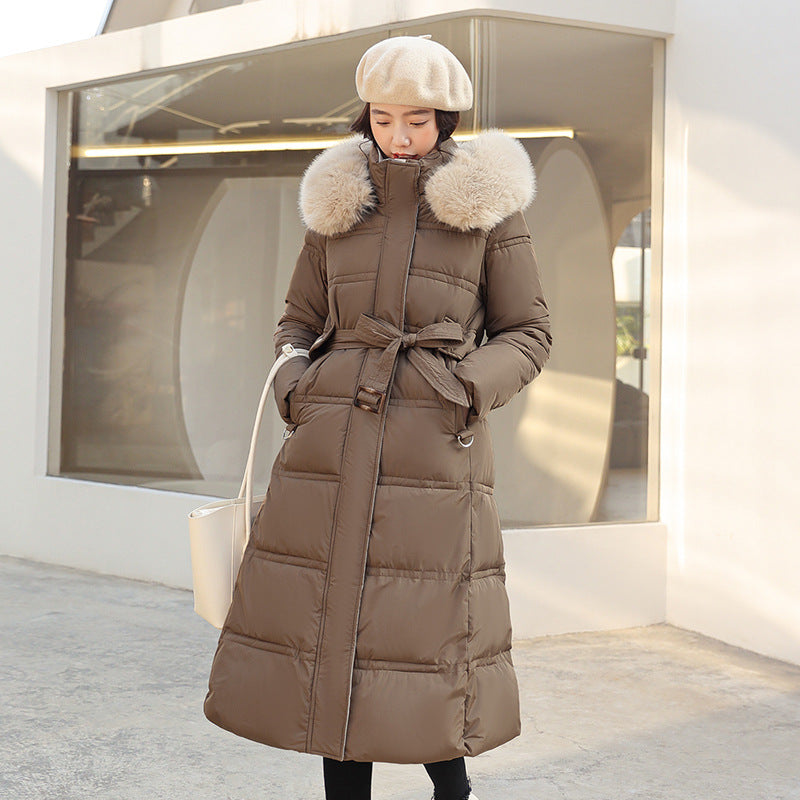 Long women's winter coat, tailored, with belt and fur collar