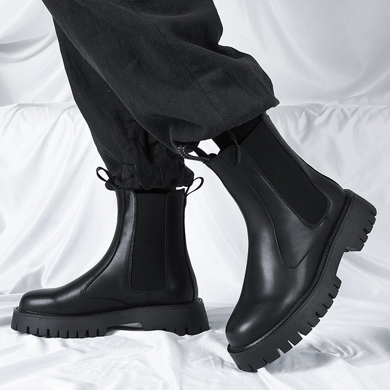 Robust Chelsea boots with platform sole