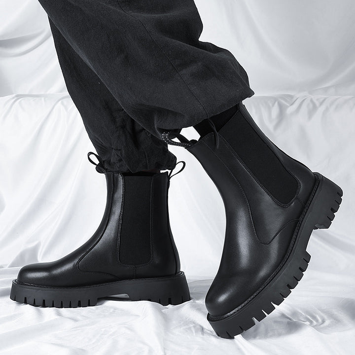 Robust Chelsea boots with platform sole