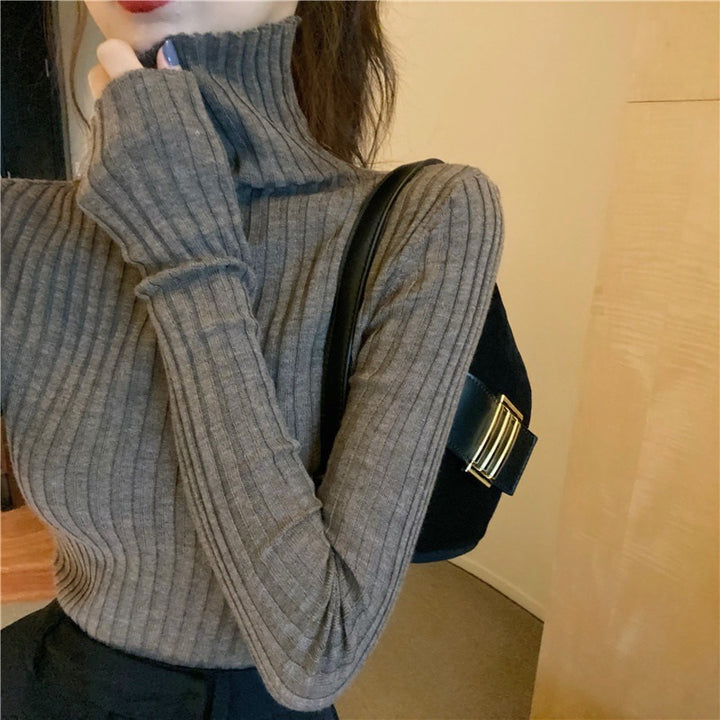 Elegant ladies' knitted pullover with stand-up collar, figure-hugging