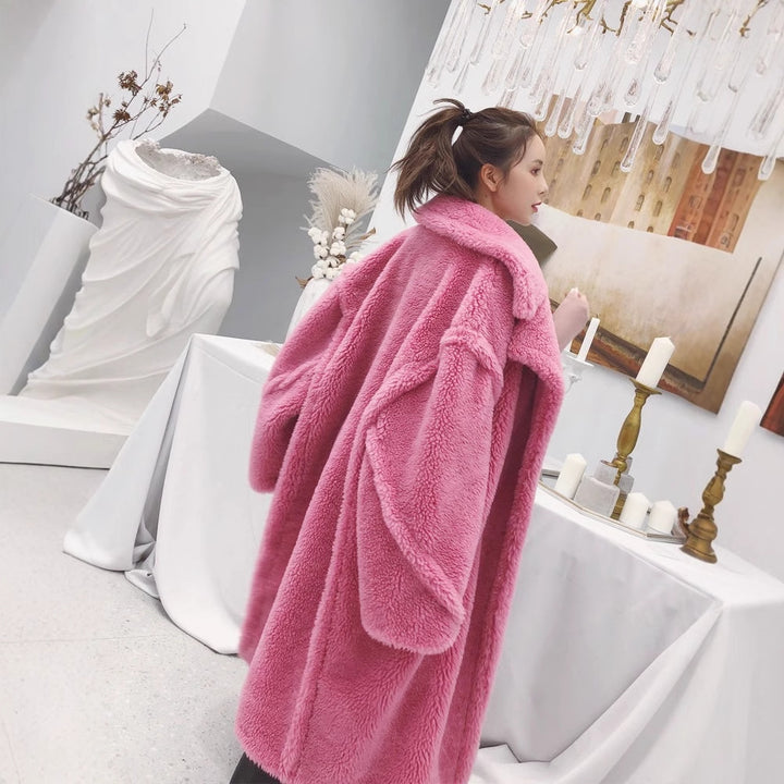 Loose women's winter coat in teddy look