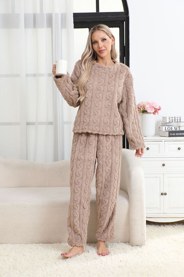 Women's flannel pajamas set, simple and modern