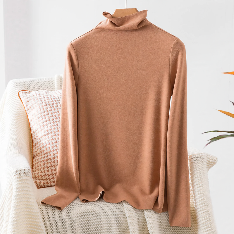 Women's turtleneck sweater made of cashmere-silk blend