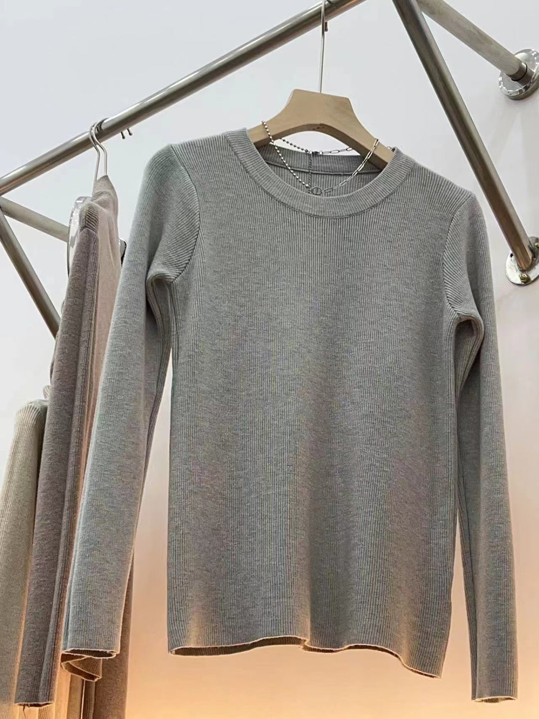 Women's knitted pullover, round neck, long sleeved, fitted