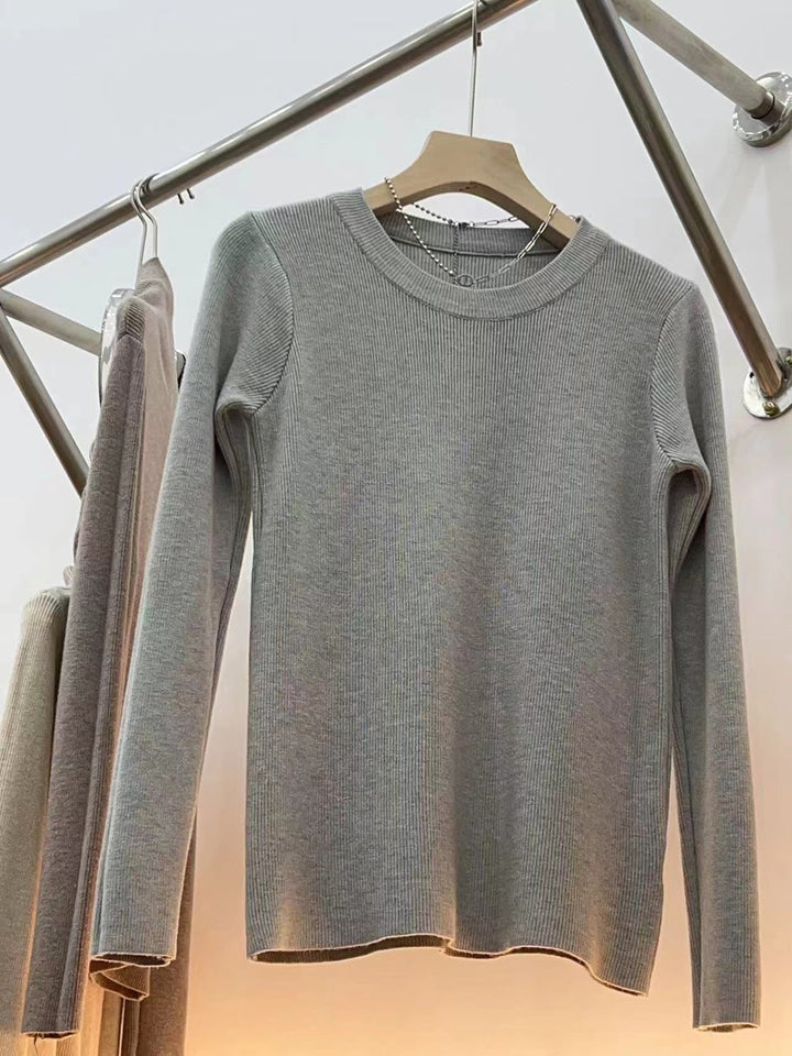 Women's knitted pullover, round neck, long sleeved, fitted