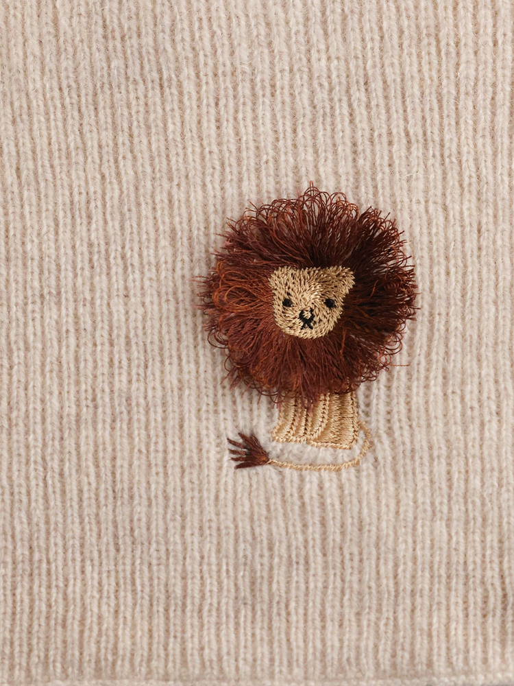 Merino wool scarf with lion embroidery, 32x160 cm